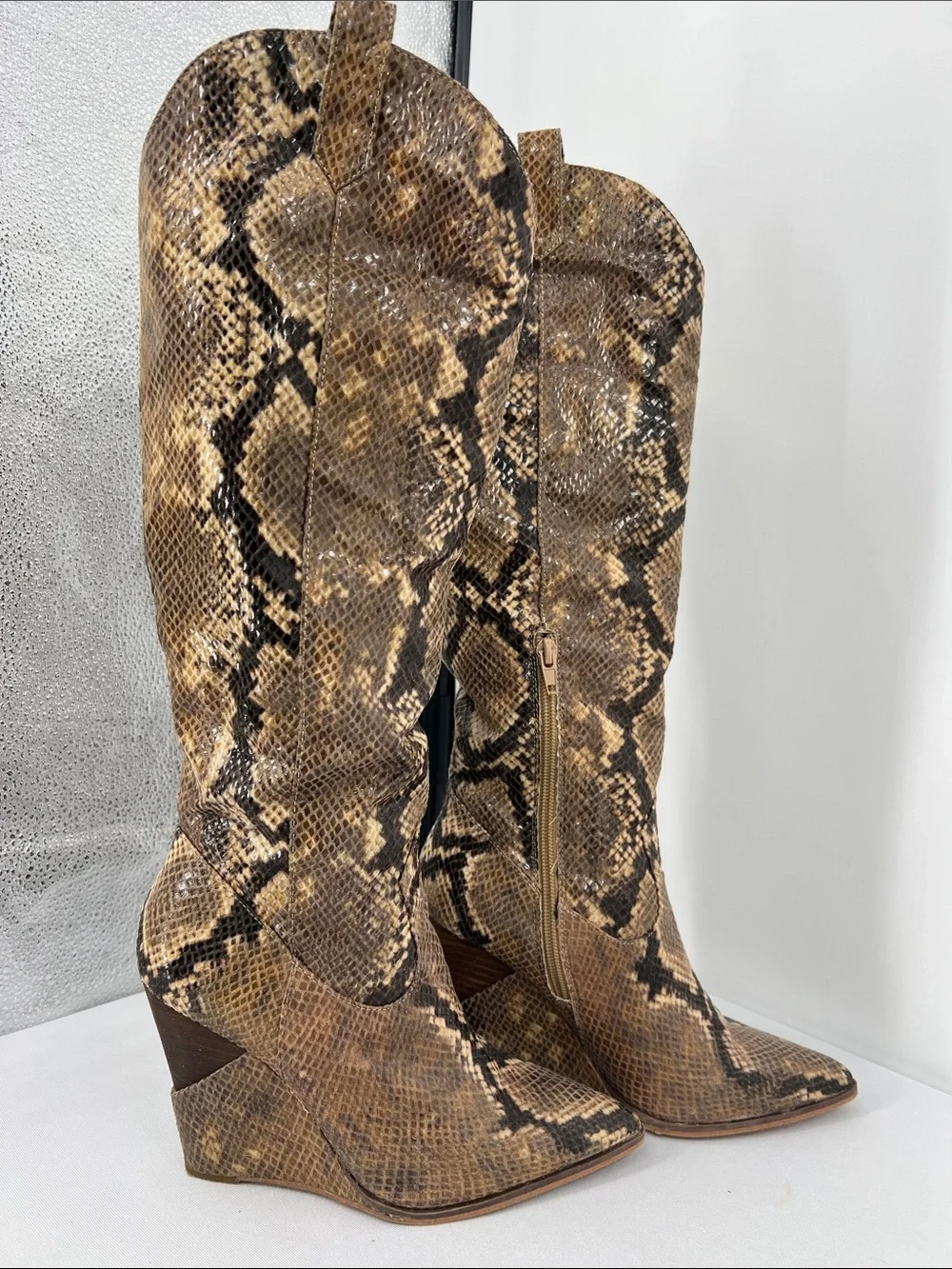 Jessica Simpson Brown Snake-Print Havrie boots